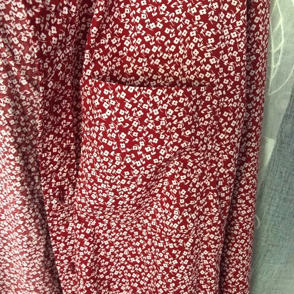 Uniqlo floral print button down shirt, long sleeves, 100% cotton, size medium - Picture 6 of 9